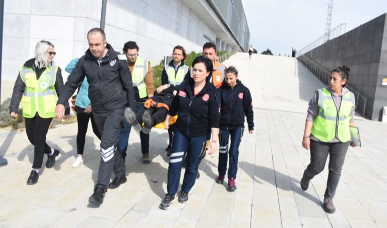 TEKİRDAĞ BÜYÜKŞEHİR BELEDİYESİ PERSONELİNDEN AFET ACİL DURUM TATBİKATI