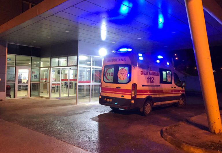 Bileğini Keserek İntihar Etmek İstedi!
