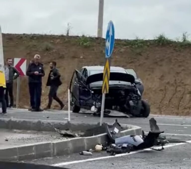 2 Araç Çarpıştı: 1 Ölü, 2 Ağır Yaralı!