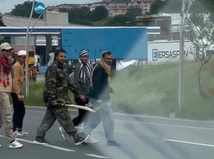 Şehir Merkezinde Polisi Alarma Geçiren Afganlar Yakalandı!