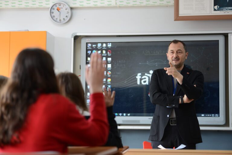Başkan Yüksel Meslek Tanıtım Şenliğinde öğrencilerle buluştu