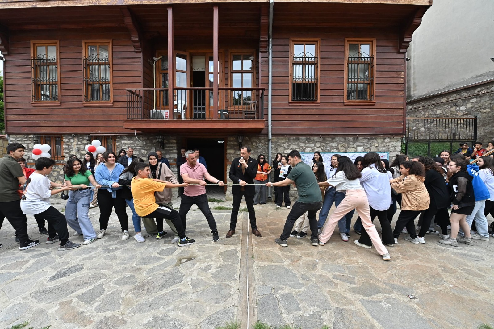 Bilgi Evi öğrencileri yıl sonu etkinliğinde doyasıya eğlendi Bilgi Evi öğrencileri yıl sonu etkinliğinde doyasıya eğlendi