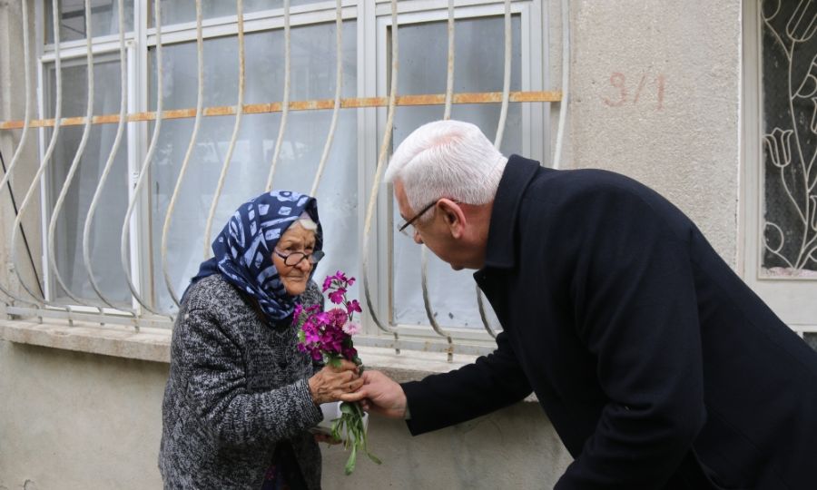 Ergene Belediye Başkanı Rasim Yüksel Anneler Gününü Kutladı Ergene Belediye Başkanı Rasim Yüksel Anneler Gününü Kutladı