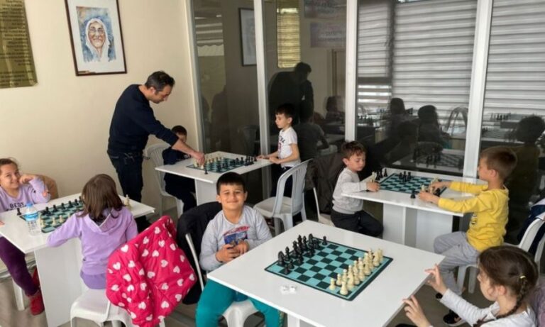 Ergene Belediyesi Çocuk Satranç Kursu Devam Ediyor