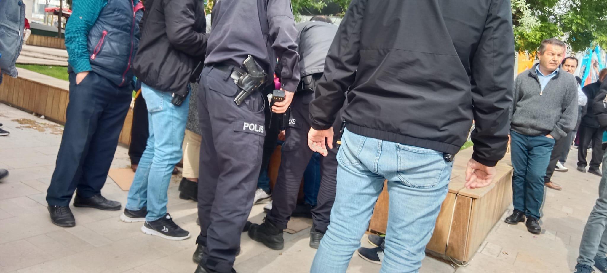 Maket Bıçağı İle İntihar Girişimi! Maket Bıçağı İle İntihar Girişimi!