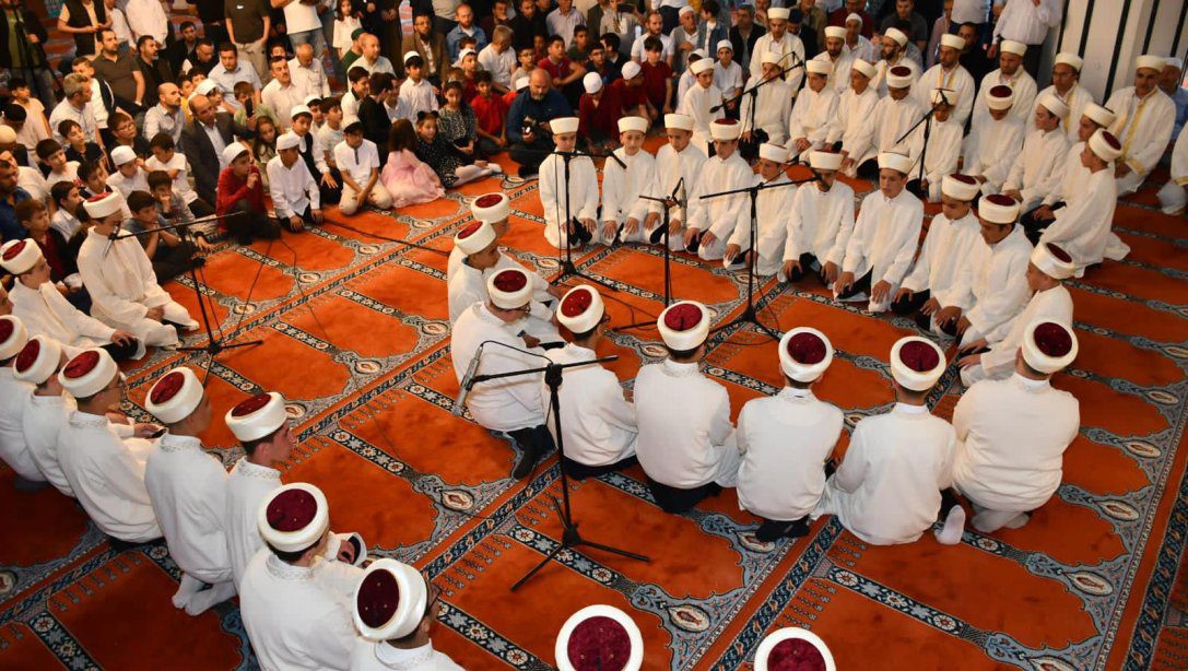 Hafızlık İcazet Merasimi Gerçekleştirildi Hafızlık İcazet Merasimi Gerçekleştirildi