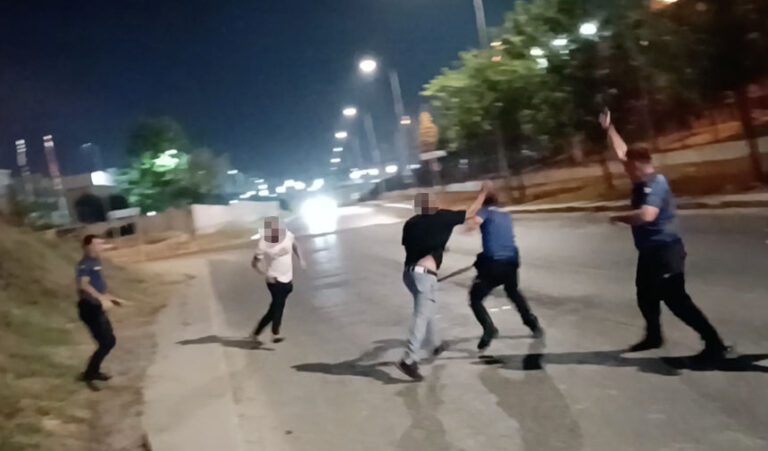 Kavgayı Ayırmak İsteyen Polislere Saldırdılar: 4 Polis Yaralı! 5 Şahıs Serbest Bırakıldı!
