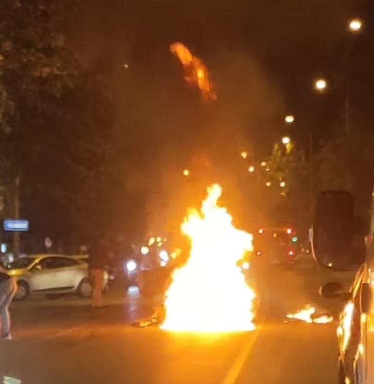 Kaza Yapan Motosiklet Alev Alev Yandı: 2 Yaralı