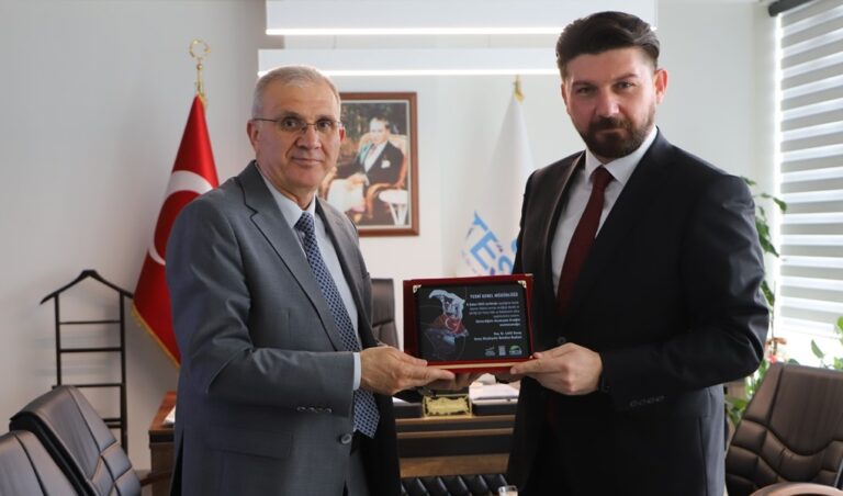 BAŞKAN ALBAYRAK’A HATAY’DAN DUYGULANDIRAN PLAKET