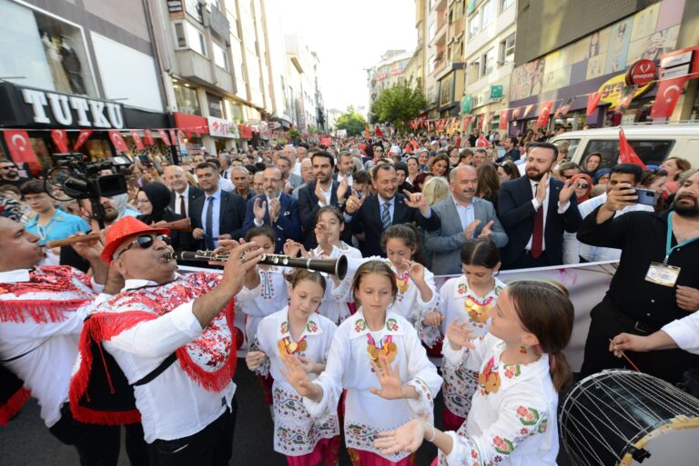 Kiraz Festivali ikinci gününde on binleri ağırladı