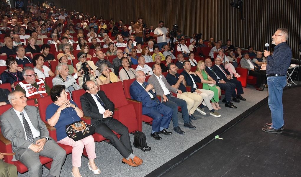 PROF. DR. NACİ GÖRÜR İLE `DEPREM BİLİNCİ’ KONFERANSI BÜYÜK İLGİ GÖRDÜ PROF. DR. NACİ GÖRÜR İLE `DEPREM BİLİNCİ’ KONFERANSI BÜYÜK İLGİ GÖRDÜ