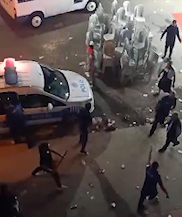 Düğününü Sonlandırmaya Giden Ekiplere Baltalı, Sopalı Saldırı