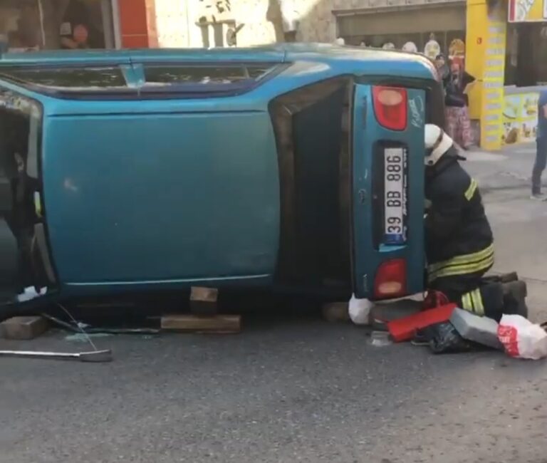 Park Halindeki Otomobile Çarptı, Yan Yattı: 1 Yaralı