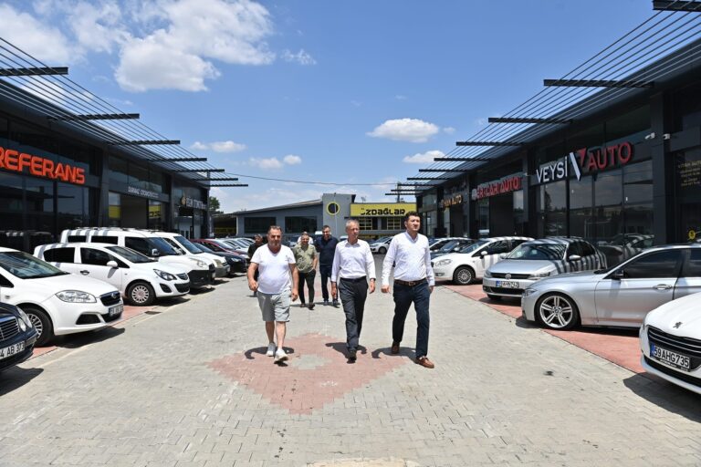 Başkan Uzunlar Oto Galericiler Sitesi çevresinde süren çalışmaları inceledi