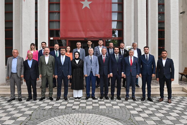 Başkan Uzunlar Ticaret Bakanı Bolat’ı ağırladı