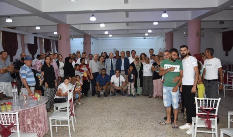 Büyükşehir Belediyesi Hak Sahiplerine Tapu Dağıttı