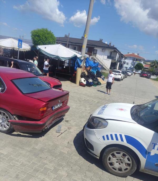 Uyuşturucu Bulunan Otomobille Kaçarken Polis Aracına Çarptı