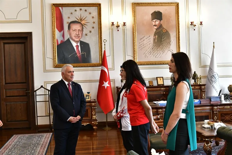 Vali Yıldırım Çorlu Gazi Mustafa Kemal Atatürk Spor Lisesi Öğrencilerini Kabul Etti Vali Yıldırım Çorlu Gazi Mustafa Kemal Atatürk Spor Lisesi Öğrencilerini Kabul Etti