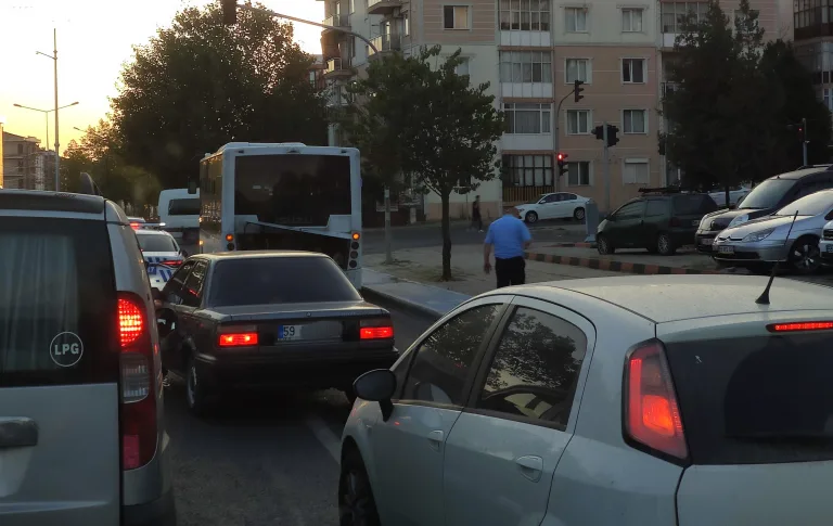 Halk Otobüsleri Sık Sık Trafikte Bozuluyor: Bakımları Yapılıyor Mu Acaba?