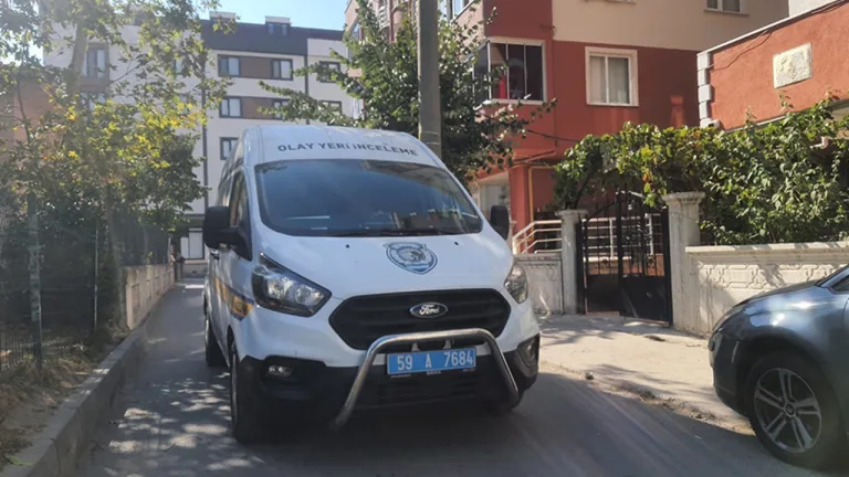 Silahla Oynayan Çocuk Kendini Vurarak Ağır Yaralandı!