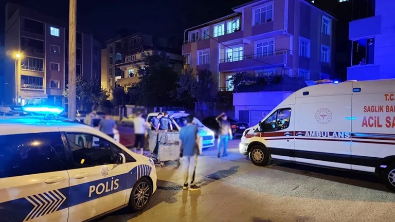 İki Grubun Bıçaklı Kavgasında Kan Aktı: 1 Yaralı