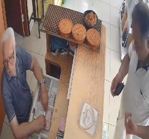 Ekmek Alıp, Para Vermeden Para Üstü Aldı: Fırıncı Şikayetçi Oldu!