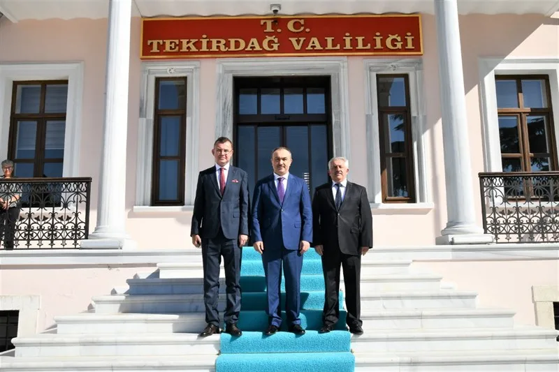 Tekirdağ Cumhuriyet Başsavcısı ve Adalet Komisyonu Başkanı’ndan Vali Soytürk’e Hayırlı Olsun Ziyareti Tekirdağ Cumhuriyet Başsavcısı ve Adalet Komisyonu Başkanı’ndan Vali Soytürk’e Hayırlı Olsun Ziyareti
