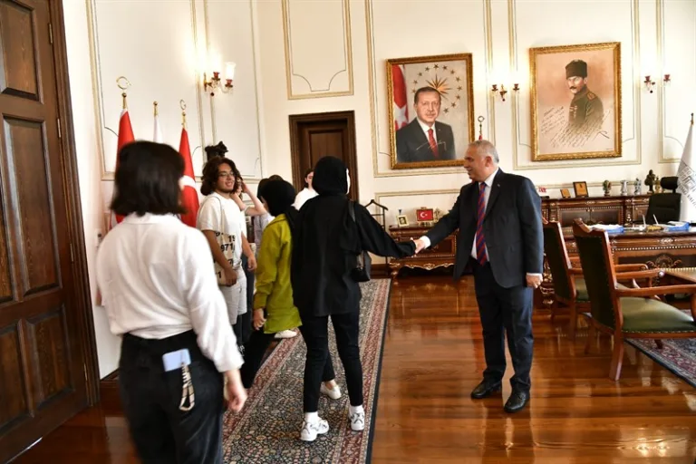 Vali Yıldırım YKS’de İlk 1000’e Giren Öğrencileri Kabul Etti