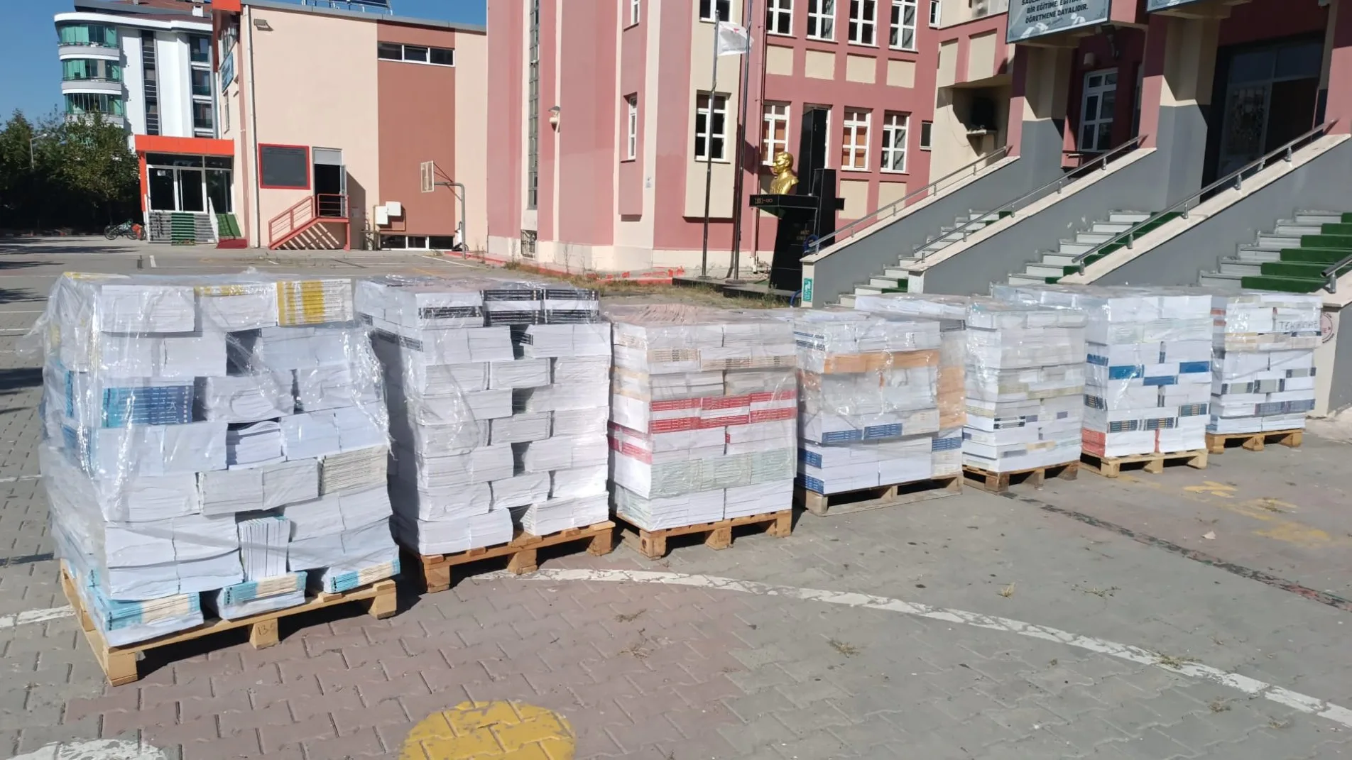 Ücretsiz Ders Kitapları Okullara Dağıtılmaya Başlandı Ücretsiz Ders Kitapları Okullara Dağıtılmaya Başlandı