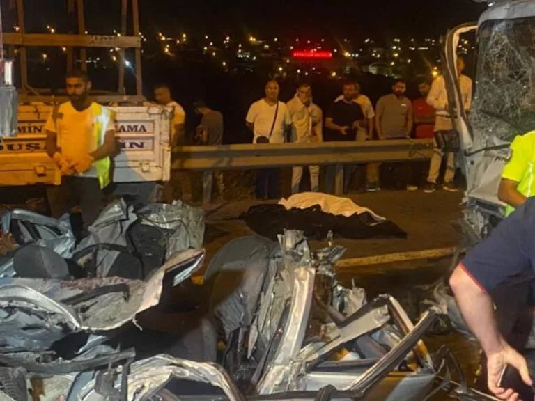Otoyolda Can Pazarı: 3 Araç Kaza Yaptı: 4 Ölü, 4 Yaralı!