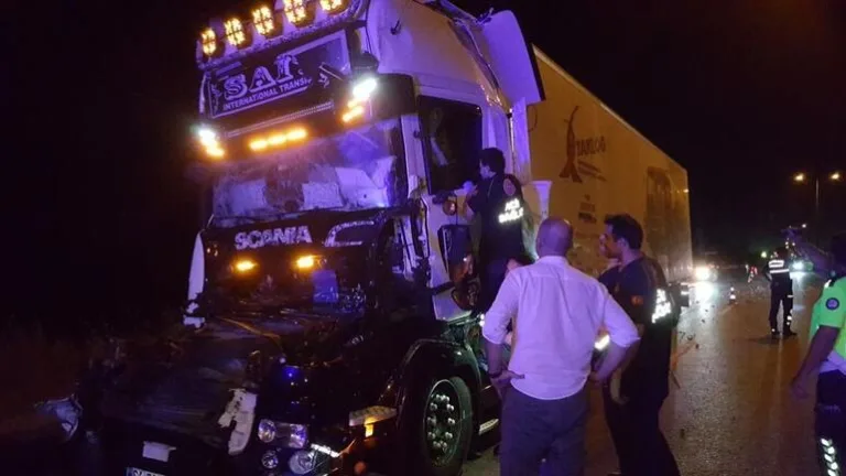 İki TIR Çarpıştı: 1 Kişi Olay Yerinde Öldü!
