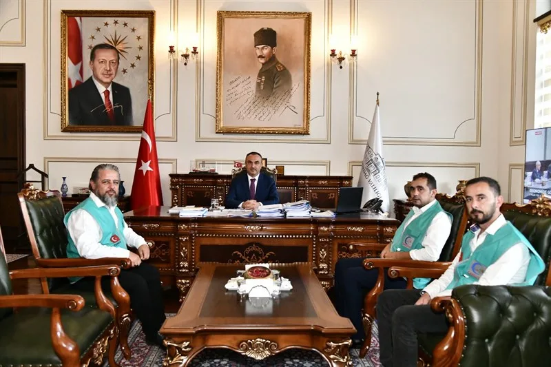 Cansuyu Derneği Başkan ve Üyelerinden Vali Soytürk’e Ziyaret Cansuyu Derneği Başkan ve Üyelerinden Vali Soytürk’e Ziyaret