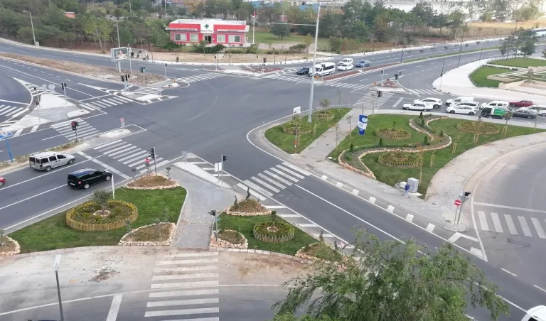 ÇERKEZKÖY İLÇESİ CENGİZ TOPEL CADDESİ VE NARİN KAVŞAĞI  YEPYENİ BİR GÖRÜNÜME KAVUŞTU