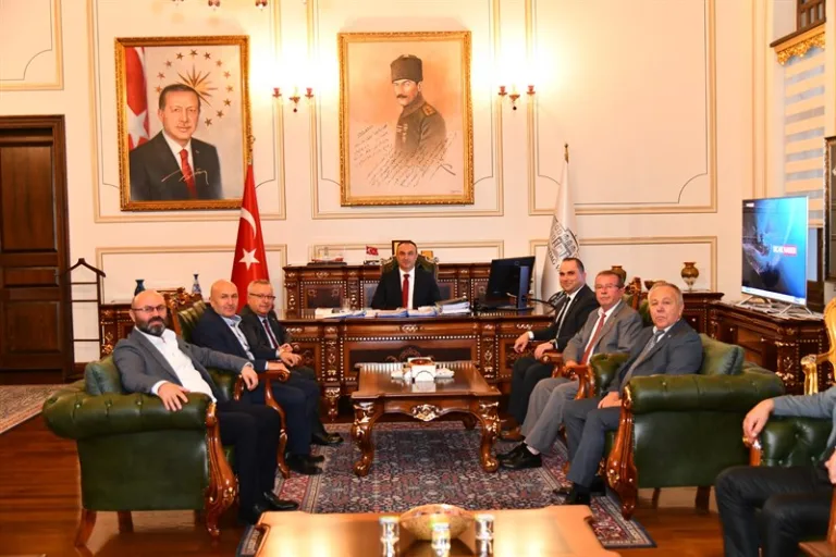 Çorlu Esnaf ve Sanatkarlar Odası Başkan ve Üyelerinden Vali Soytürk’e Ziyaret