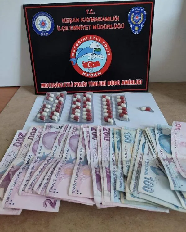 Edirne’de üzerinde sentetik eczayla yakalanan şüpheliye gözaltı