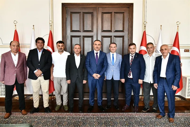 İstanbul Trabzon Araklı İlçesi Ayvadere Köyü Dernek Başkanı ve Dernek Üyelerinden Vali Soytürk’e Ziyaret İstanbul Trabzon Araklı İlçesi Ayvadere Köyü Dernek Başkanı ve Dernek Üyelerinden Vali Soytürk’e Ziyaret
