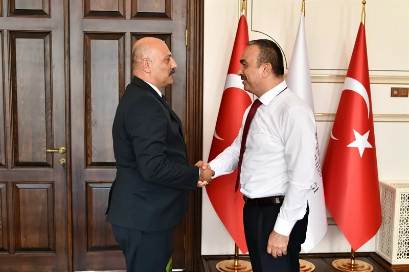 Kamu-Sen Tekirdağ İl Temsilcisi ve Kamu-Sen Üyelerinden Vali Soytürk’e Ziyaret Kamu-Sen Tekirdağ İl Temsilcisi ve Kamu-Sen Üyelerinden Vali Soytürk’e Ziyaret