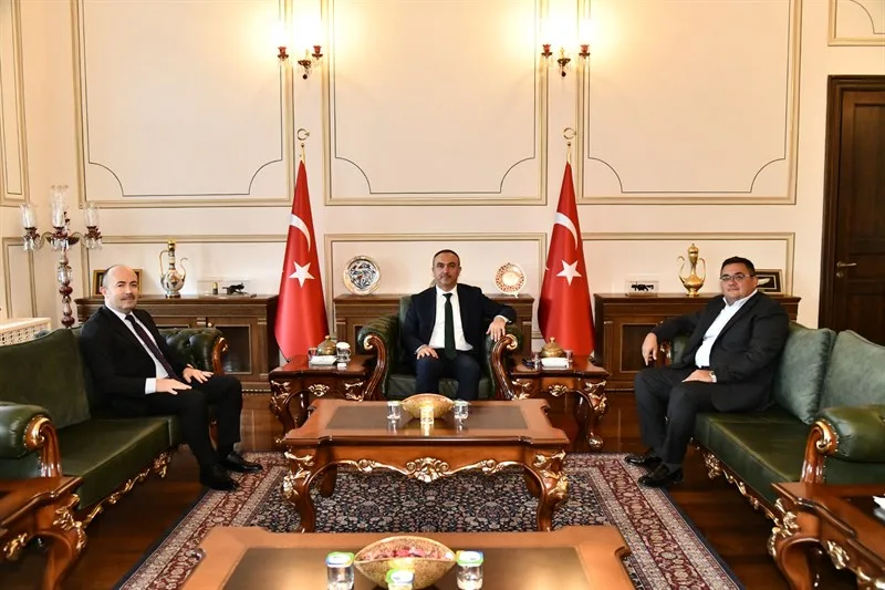 Muratlı Kaymakamı Bülent Uygur ve Hayırsever İş İnsanı Kemal Darcan Vali Recep Soytürk’ü Ziyaret Etti Muratlı Kaymakamı Bülent Uygur ve Hayırsever İş İnsanı Kemal Darcan Vali Recep Soytürk’ü Ziyaret Etti