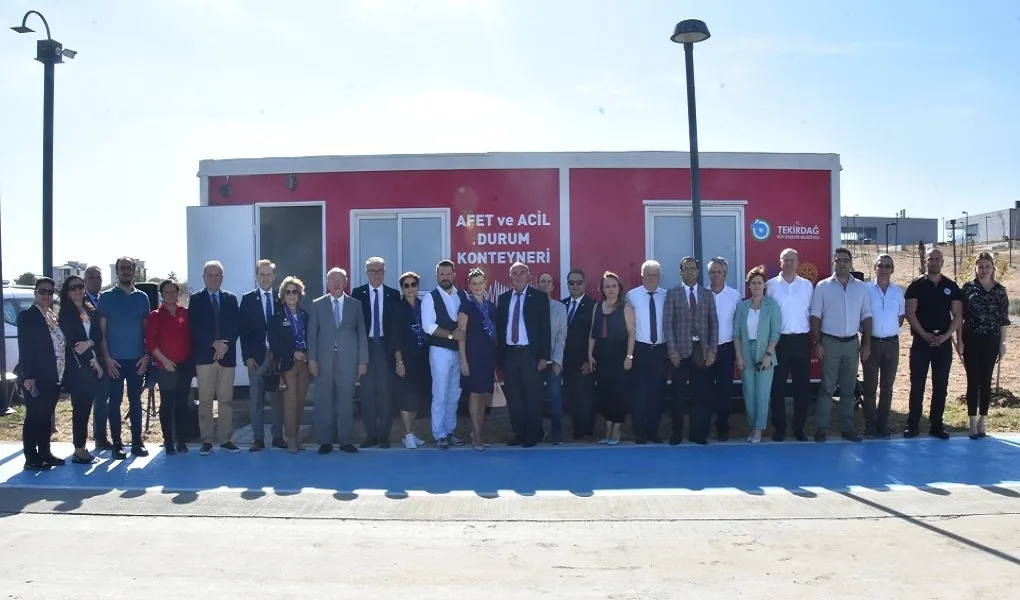 Rotary Kulübü’nden Büyükşehire Deprem Konteyneri Desteği Rotary Kulübü’nden Büyükşehire Deprem Konteyneri Desteği