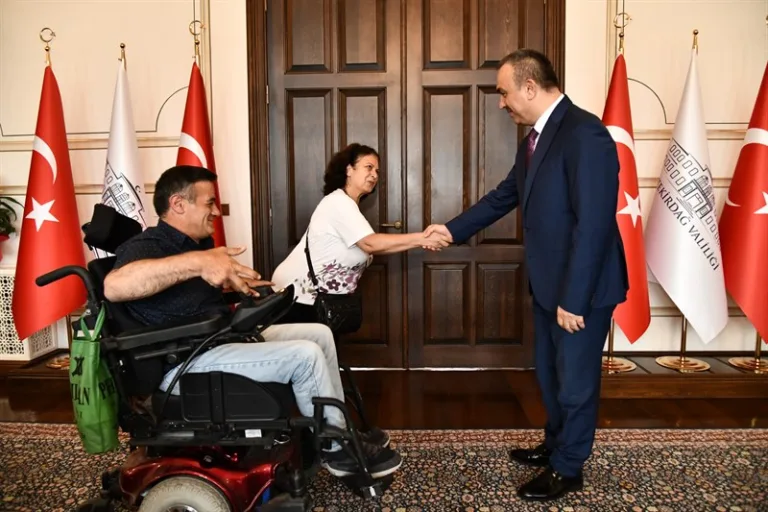 Sakatlar Derneği Başkanı ve Engelli Vatandaşlarımız Vali Soytürk’ü Ziyaret Etti