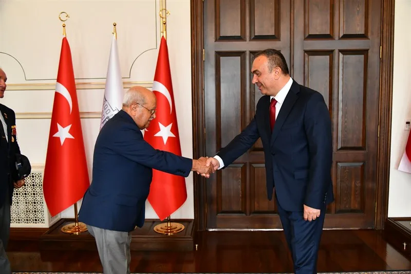 Tekirdağ Muharip Gaziler Derneği Şube Başkanı Açıkgöz ve Gazilerden Vali Soytürk’e Ziyaret Tekirdağ Muharip Gaziler Derneği Şube Başkanı Açıkgöz ve Gazilerden Vali Soytürk’e Ziyaret