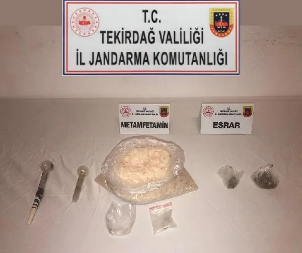 Tekirdağ’da uyuşturucu ele geçirilen otomobilde 3 şüpheli gözaltına alındı