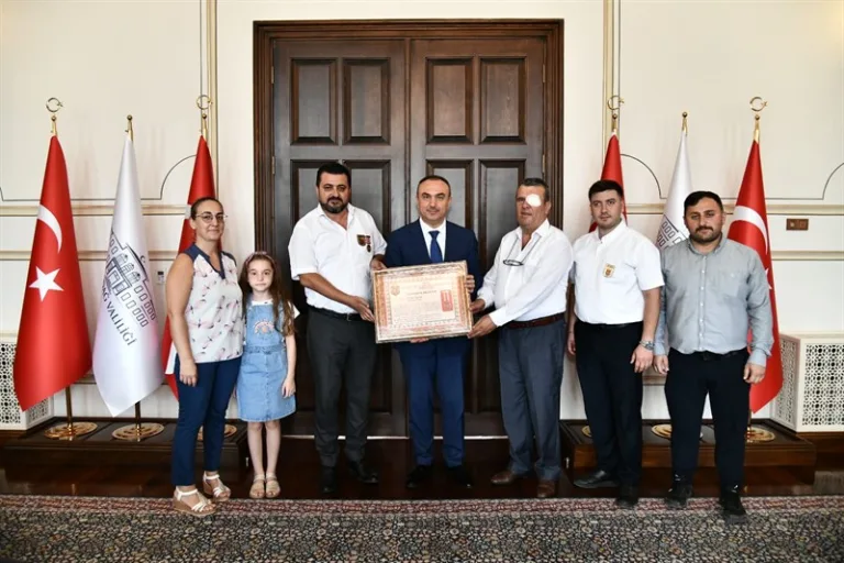 Türkiye Harp Malulü Gaziler, Şehit Dul ve Yetimleri Derneği Başkanı ve Derneğe Üye Gaziler Vali Soytürk’ü Ziyaret Etti