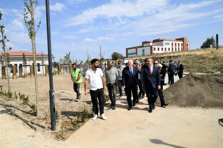 Vali Soytürk  Millet Bahçesi’ni Ziyaret Etti