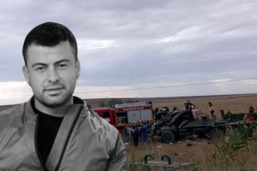 Askeri Araç Tarlaya Devrildi: 1 Şehit, 2 Yaralı Askeri Araç Tarlaya Devrildi: 1 Şehit, 2 Yaralı