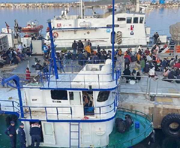 Balıkçı teknesinde 120 kaçak göçmen yakalandı | Balıkesir