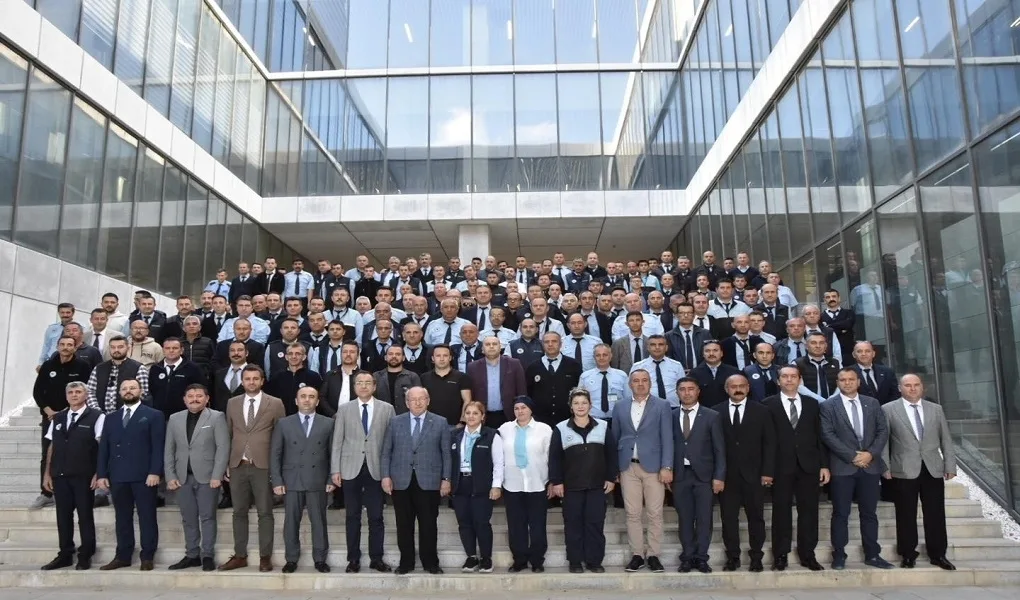 BAŞKAN ALBAYRAK OTOBÜS ŞOFÖRLERİ İLE BİR ARAYA GELDİ BAŞKAN ALBAYRAK OTOBÜS ŞOFÖRLERİ İLE BİR ARAYA GELDİ