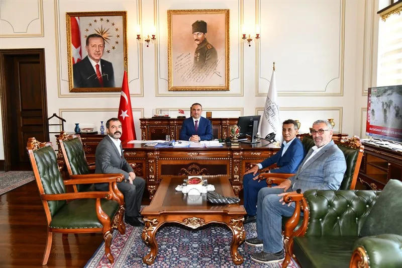 Çerkezköy Yozgatlılar Kültür ve Dayanışma Derneği Dernek Başkanı Emin Sungur, Vali Recep Soytürk’ü Ziyaret Etti Çerkezköy Yozgatlılar Kültür ve Dayanışma Derneği Dernek Başkanı Emin Sungur, Vali Recep Soytürk’ü Ziyaret Etti