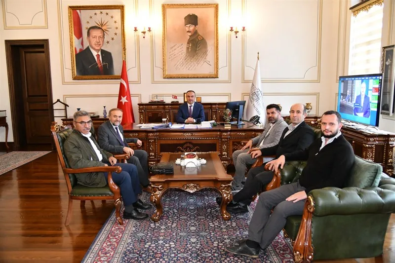 Çorlu İlim Yayma Cemiyeti Başkan ve Yönetiminden Vali Soytürk’e Ziyaret Çorlu İlim Yayma Cemiyeti Başkan ve Yönetiminden Vali Soytürk’e Ziyaret