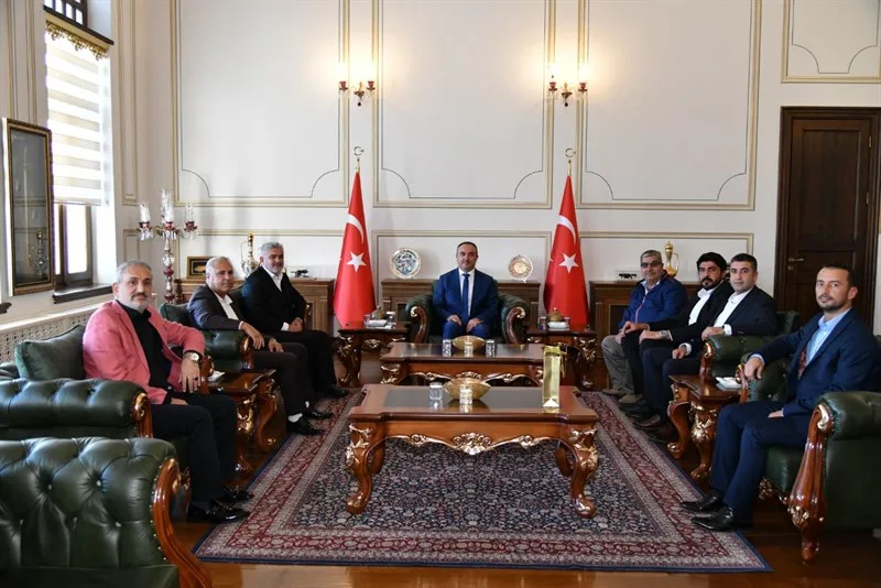 Diyarbakırlılar ve Çevre İller Kültür Yardımlaşma Derneği Başkan ve Üyelerinden Vali Soytürk’e Ziyaret Diyarbakırlılar ve Çevre İller Kültür Yardımlaşma Derneği Başkan ve Üyelerinden Vali Soytürk’e Ziyaret